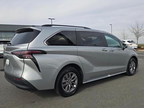 2024 Toyota Sienna XLE