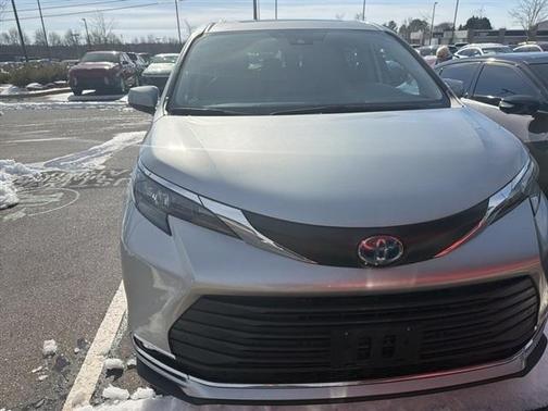 2024 Toyota Sienna XLE