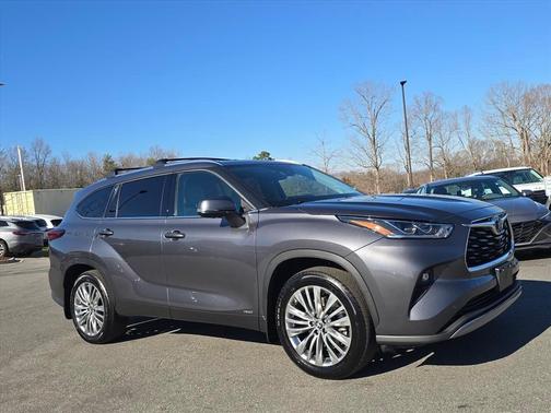 2023 Toyota Highlander Hybrid Platinum