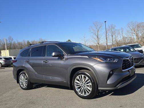 2023 Toyota Highlander Hybrid Platinum