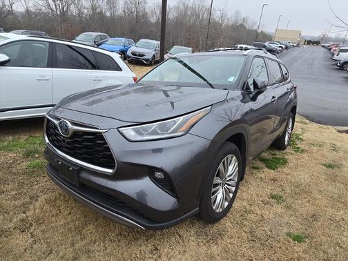2023 Toyota Highlander Hybrid Platinum