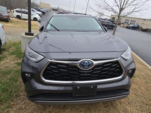 2023 Toyota Highlander Hybrid Platinum