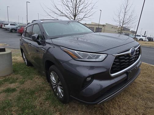 2023 Toyota Highlander Hybrid Platinum