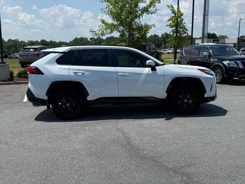 2024 Toyota RAV4 Hybrid SE