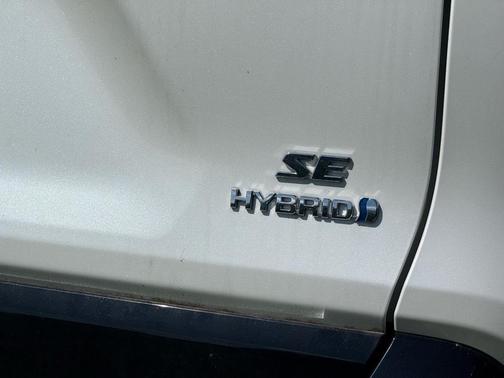 2024 Toyota RAV4 Hybrid SE