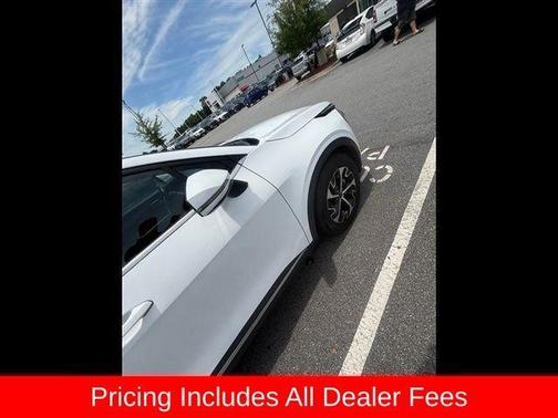 Glacial White Pearl 2023 Kia Sportage EX