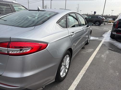 2020 Ford Fusion SE