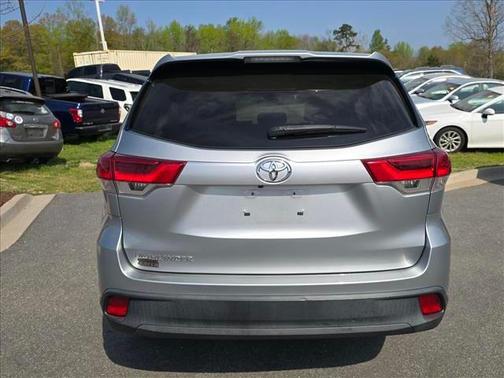 Celestial Silver Metallic 2019 Toyota Highlander LE