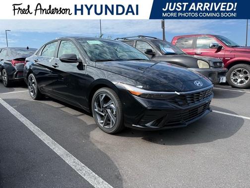 2025 Hyundai ELANTRA Limited