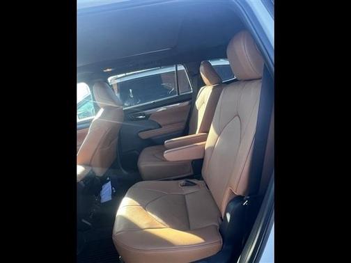 2024 Toyota Highlander Platinum