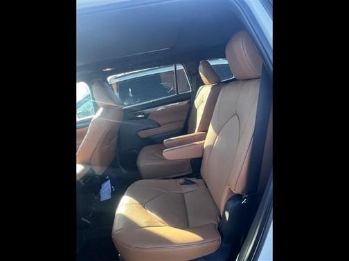 2024 Toyota Highlander Platinum