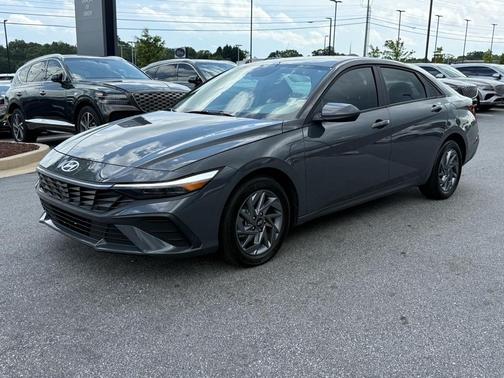 2024 Hyundai ELANTRA SEL