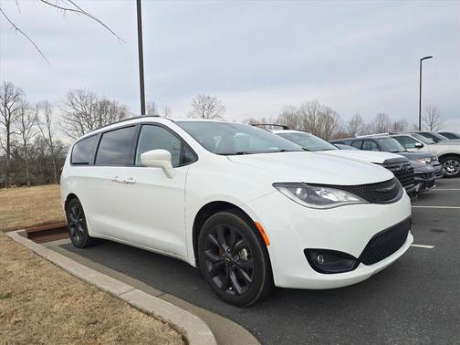 2019 Chrysler Pacifica Touring-L Plus