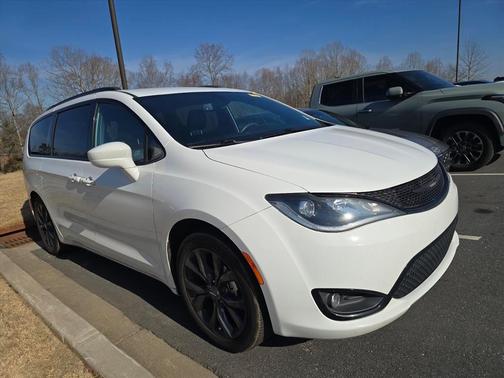 2019 Chrysler Pacifica Touring-L Plus