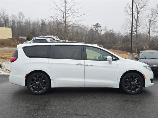 2019 Chrysler Pacifica Touring-L Plus