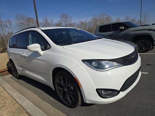 2019 Chrysler Pacifica Touring-L Plus