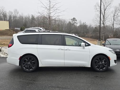 2019 Chrysler Pacifica Touring-L Plus