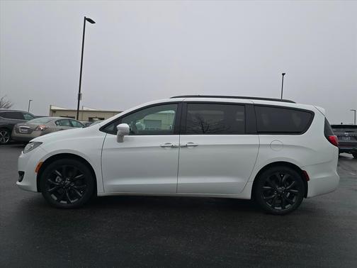 2019 Chrysler Pacifica Touring-L Plus