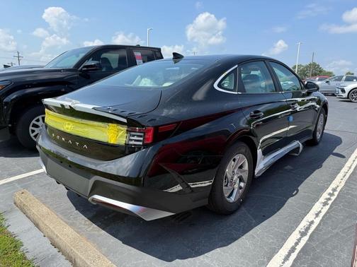 2025 Hyundai SONATA SE