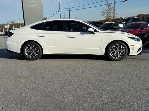 2022 Hyundai SONATA SEL