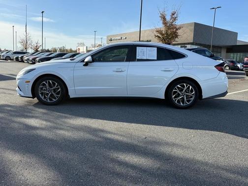 2022 Hyundai SONATA SEL