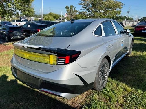 2025 Hyundai SONATA Hybrid SEL