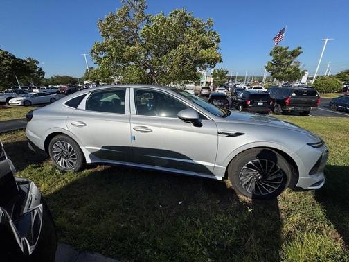 2025 Hyundai SONATA Hybrid SEL