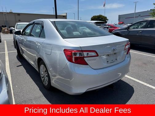 Classic Silver Metallic 2014 Toyota Camry LE