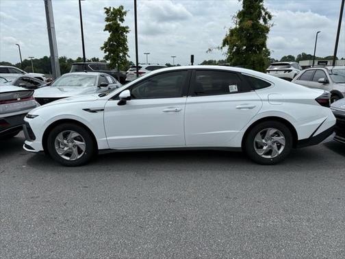 2025 Hyundai SONATA SE
