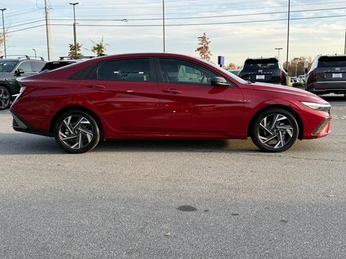 2025 Hyundai ELANTRA SEL Sport