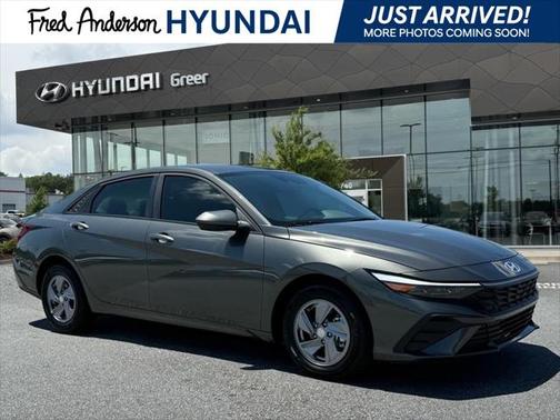 2024 Hyundai ELANTRA SE