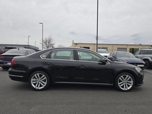 2018 Volkswagen Passat 2.0T SE w/ Technology