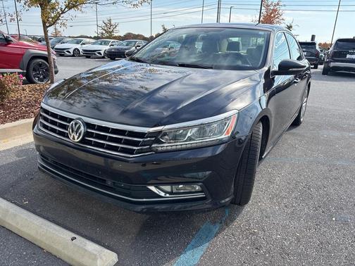2018 Volkswagen Passat 2.0T SE w/ Technology