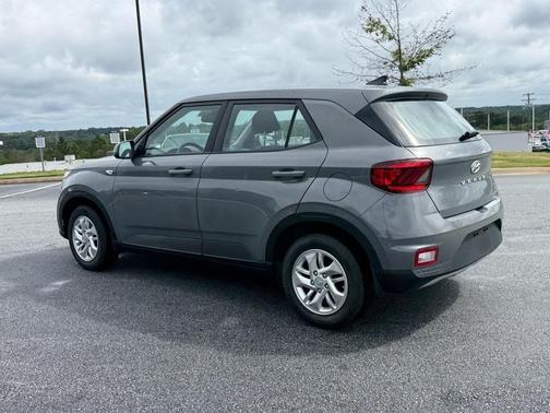 2022 Hyundai VENUE SE