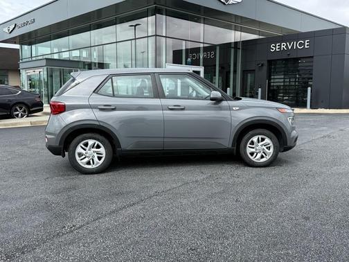 2022 Hyundai VENUE SE