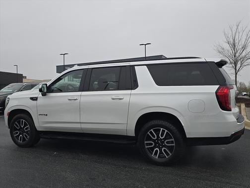 2022 GMC Yukon XL AT4