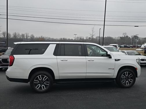 2022 GMC Yukon XL AT4