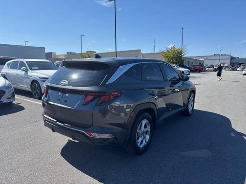 2022 Hyundai TUCSON SE