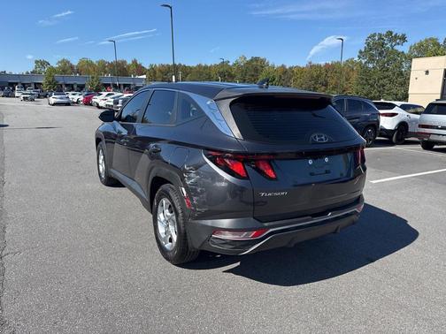 2022 Hyundai TUCSON SE