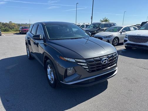 2022 Hyundai TUCSON SE