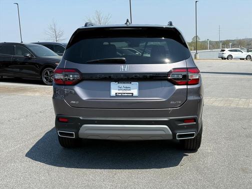 Sonic Gray Pearl 2023 Honda Pilot Elite