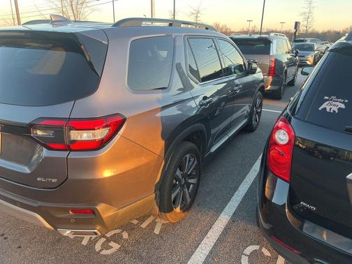 2023 Honda Pilot Elite