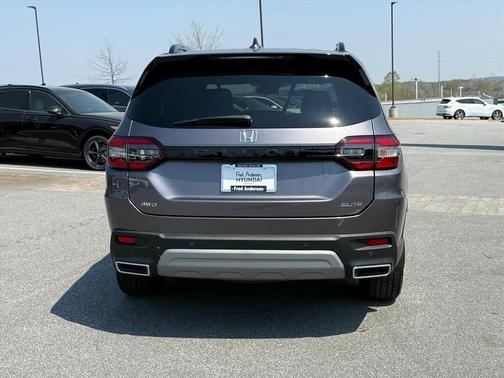 Sonic Gray Pearl 2023 Honda Pilot Elite