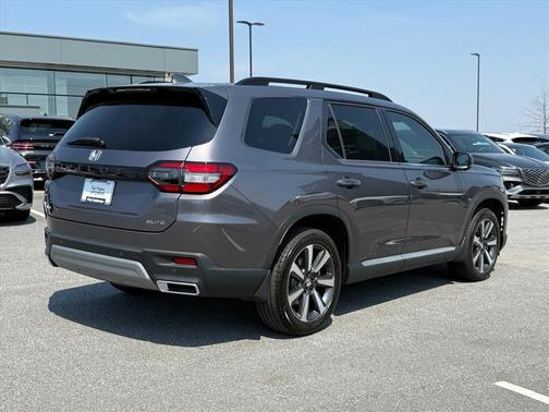 Sonic Gray Pearl 2023 Honda Pilot Elite