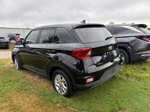 2022 Hyundai VENUE SE