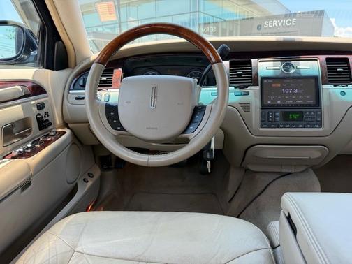 2008 Lincoln Town Car Signature Limited