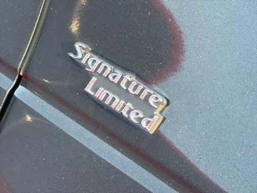 2008 Lincoln Town Car Signature Limited
