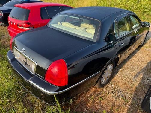 2008 Lincoln Town Car Signature Limited