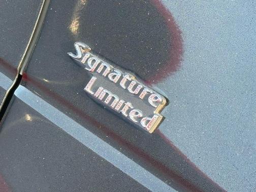 2008 Lincoln Town Car Signature Limited
