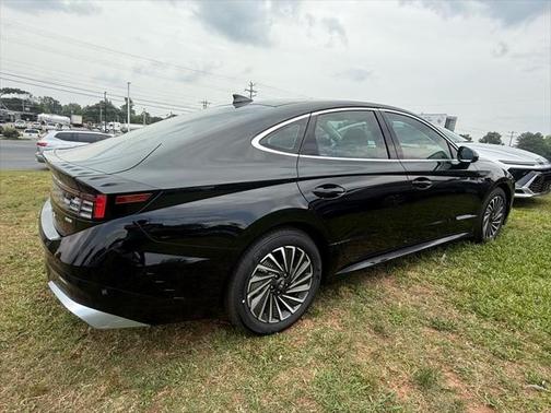 2025 Hyundai SONATA Hybrid SEL